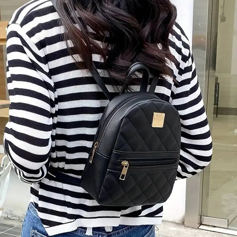 "Black Rhombic Pattern Women's Cute Small Backpack: Casual Shoulder Bag with Adjustable Strap and Zipper"